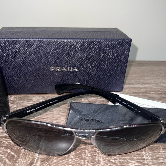 New Prada SPR 52P Sunglasses Grey Polarized Gunmetal/Black - Picture 6 of 13